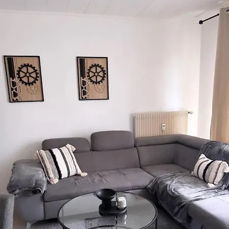 A Deux Pas Du Musee De L Automobile Apartamento *