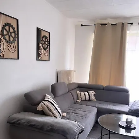 A Deux Pas Du Musee De L Automobile Apartamento *