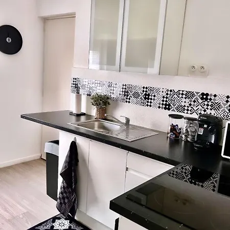 A Deux Pas Du Musee De L Automobile Apartamento