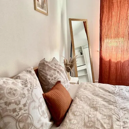 A Deux Pas Du Musee De L Automobile Apartamento *