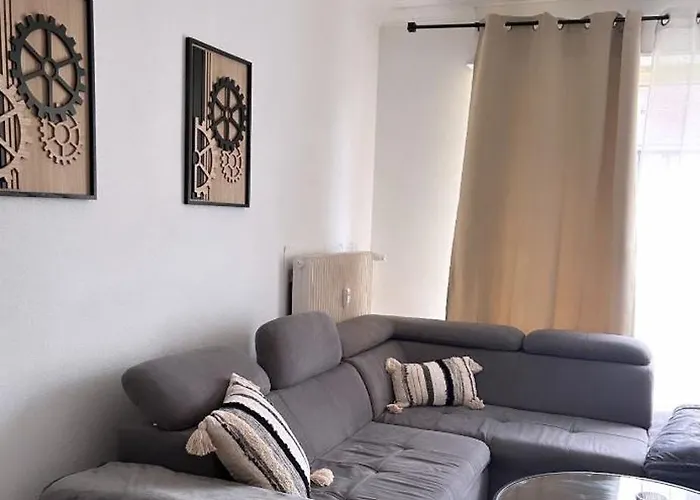 A Deux Pas Du Musee De L Automobile דירה *