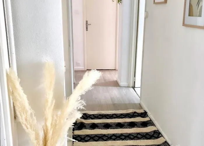 A Deux Pas Du Musee De L Automobile *