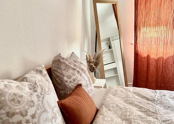 A Deux Pas Du Musee De L Automobile