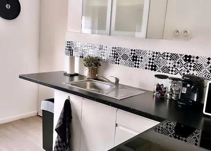 A Deux Pas Du Musee De L Automobile דירה